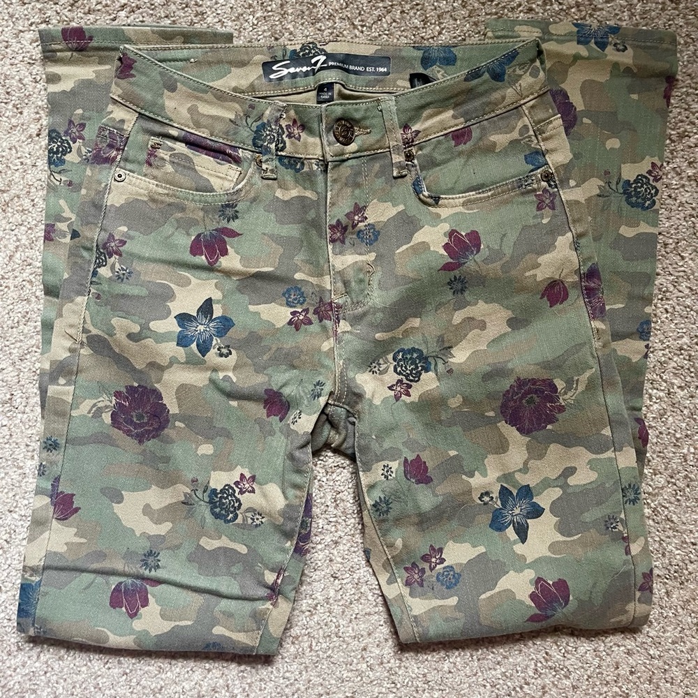 EUC! Seven size 4 camouflage with flower print jeans